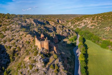 Castillo de Santa Croche İspanya 'da Albarracin yakınlarında..