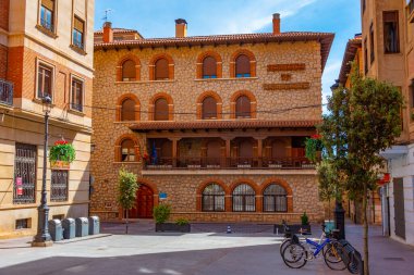 İspanya 'nın eski Teruel kasabasındaki Ortaçağ sokağı.