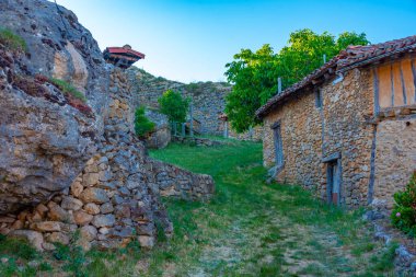 İspanya 'nın eski Calatanazor kasabasındaki Ortaçağ Caddesi..
