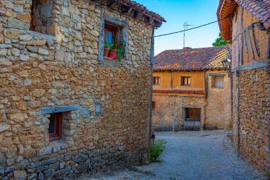İspanya 'nın eski Calatanazor kasabasındaki Ortaçağ Caddesi..