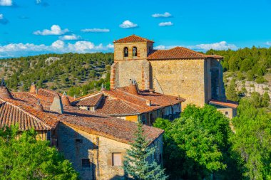 İspanya, Soria yakınlarındaki Calatanazor köyünün havadan görüntüsü.