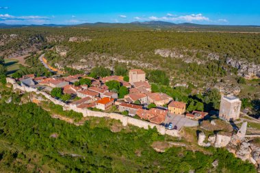 İspanya, Soria yakınlarındaki Calatanazor köyünün havadan görüntüsü.