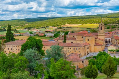 İspanya 'daki Santo Domingo de Silos manastırı manzarası.