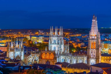 Burgos, İspanya 'nın gece manzarası.