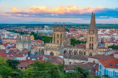 Burgos, İspanya 'nın günbatımı manzarası.