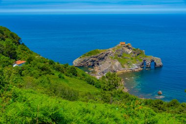 Bilbao, İspanya yakınlarındaki San Juan de Gaztelugatxe Kilisesi.