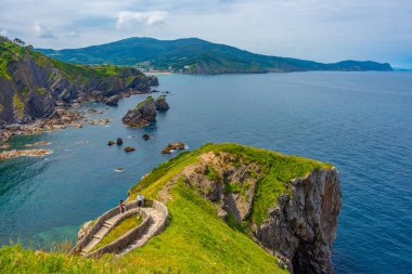 Bilbao, İspanya yakınlarındaki San Juan de Gaztelugatxe kilisesine giden merdiven..