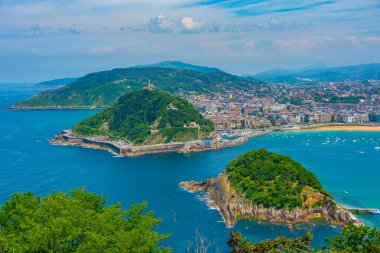 Monte Igueldo, İspanya 'dan San Sebastian' ın Panorama manzarası.