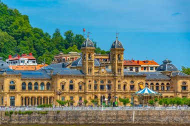 İspanya 'nın eski San Sebastian kasabasındaki belediye binası..
