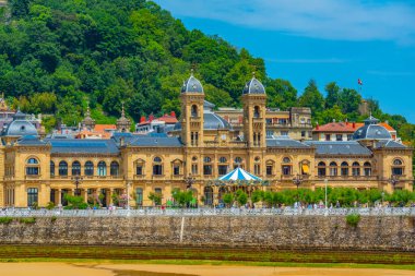 İspanya 'nın eski San Sebastian kasabasındaki belediye binası..