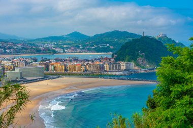 İspanyol şehri San Sebastian 'daki Zurriola plajı.