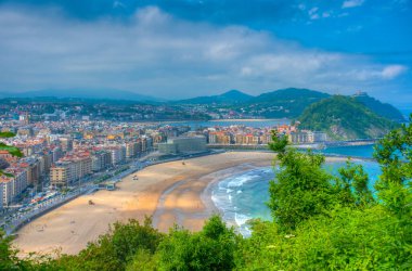 İspanyol şehri San Sebastian 'daki Zurriola plajı.