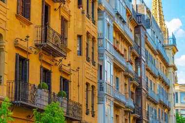 İspanyol şehri San Sebastian 'da renkli yüzler.