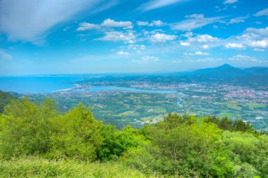 İspanya ile Fransa sınırındaki Irun ve Hendaye kasabalarının Panorama manzarası.