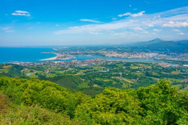 İspanya ile Fransa sınırındaki Irun ve Hendaye kasabalarının Panorama manzarası.