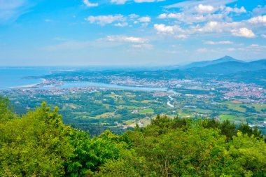 İspanya ile Fransa sınırındaki Irun ve Hendaye kasabalarının Panorama manzarası.