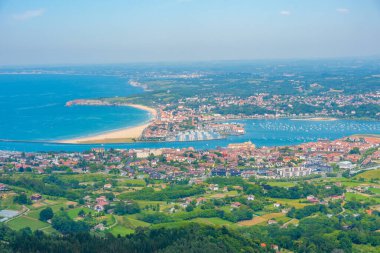 İspanya ile Fransa sınırındaki Irun ve Hendaye kasabalarının Panorama manzarası.