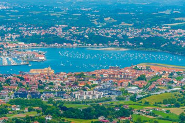 İspanya ile Fransa sınırındaki Irun ve Hendaye kasabalarının Panorama manzarası.