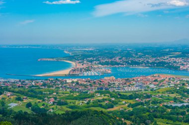 İspanya ile Fransa sınırındaki Irun ve Hendaye kasabalarının Panorama manzarası.