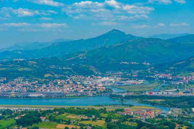 İspanya ile Fransa sınırındaki Irun ve Hendaye kasabalarının Panorama manzarası.