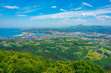 İspanya ile Fransa sınırındaki Irun ve Hendaye kasabalarının Panorama manzarası.