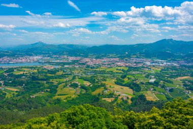 İspanya ile Fransa sınırındaki Irun ve Hendaye kasabalarının Panorama manzarası.