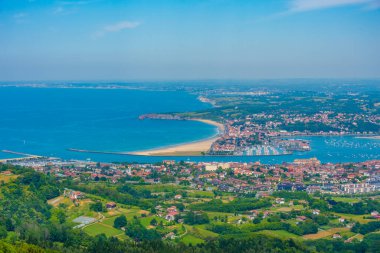 İspanya ile Fransa sınırındaki Irun ve Hendaye kasabalarının Panorama manzarası.