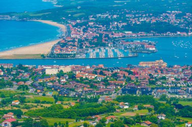 İspanya ile Fransa sınırındaki Irun ve Hendaye kasabalarının Panorama manzarası.