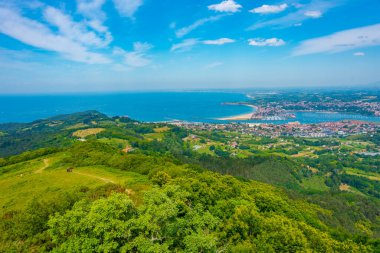 İspanya ile Fransa sınırındaki Irun ve Hendaye kasabalarının Panorama manzarası.