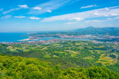İspanya ile Fransa sınırındaki Irun ve Hendaye kasabalarının Panorama manzarası.