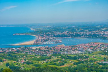 İspanya ile Fransa sınırındaki Irun ve Hendaye kasabalarının Panorama manzarası.