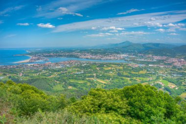 İspanya ile Fransa sınırındaki Irun ve Hendaye kasabalarının Panorama manzarası.