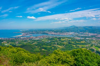 İspanya ile Fransa sınırındaki Irun ve Hendaye kasabalarının Panorama manzarası.