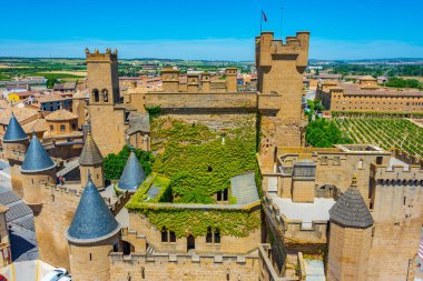 İspanya 'daki Olite Kraliyet Sarayı' nın surları.