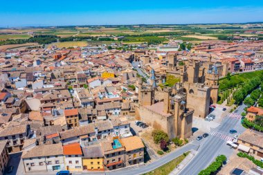 İspanya 'daki Olite Kraliyet Sarayı Panorama Manzarası.