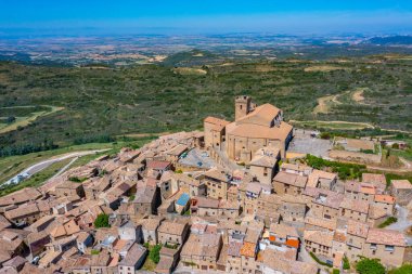 İspanyol tepe köyü Ujue Panorama Manzarası.