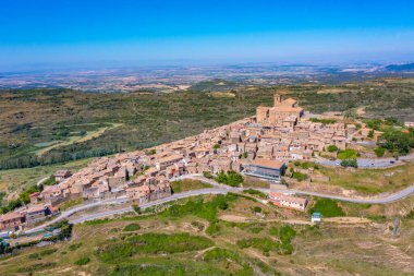 İspanyol tepe köyü Ujue Panorama Manzarası.