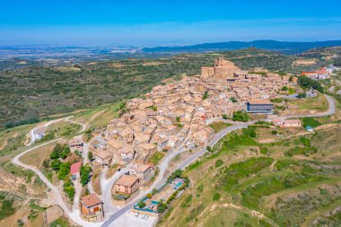 İspanyol tepe köyü Ujue Panorama Manzarası.