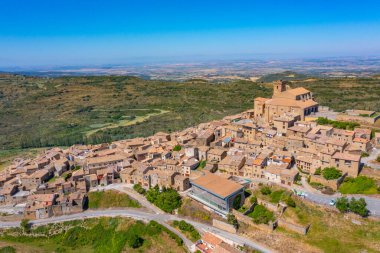 İspanyol tepe köyü Ujue Panorama Manzarası.