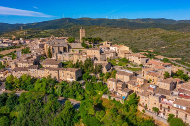 İspanyol köyünün manzarası Sos del Rey Catolico.