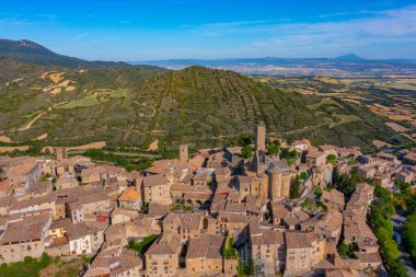 İspanyol köyünün manzarası Sos del Rey Catolico.