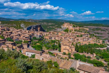 İspanya 'daki Alquezar köyünün Panorama manzarası.