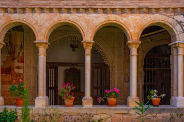 Colegiata de Santa Maria Manastırı İspanyol köyü Alquezar Belediye Başkanı.