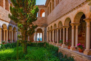 Colegiata de Santa Maria Manastırı İspanyol köyü Alquezar Belediye Başkanı.