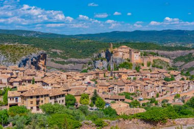 İspanya 'daki Alquezar köyünün Panorama manzarası.