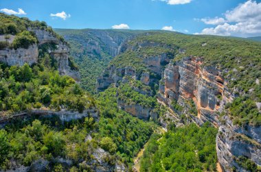 Sierra 'nın doğal parkı ve İspanya' nın Guara kanyonları..