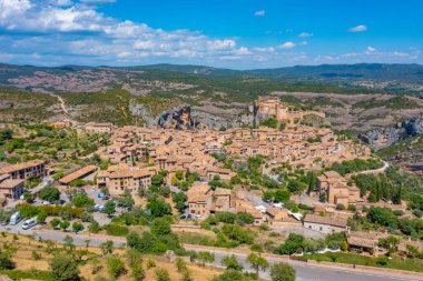 İspanya 'daki Alquezar köyünün Panorama manzarası.