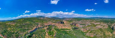 İspanya 'daki Alquezar köyünün Panorama manzarası.