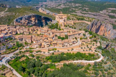 İspanya 'daki Alquezar köyünün Panorama manzarası.