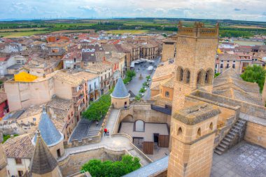 İspanya 'daki Olite Kraliyet Sarayı' nın surları.